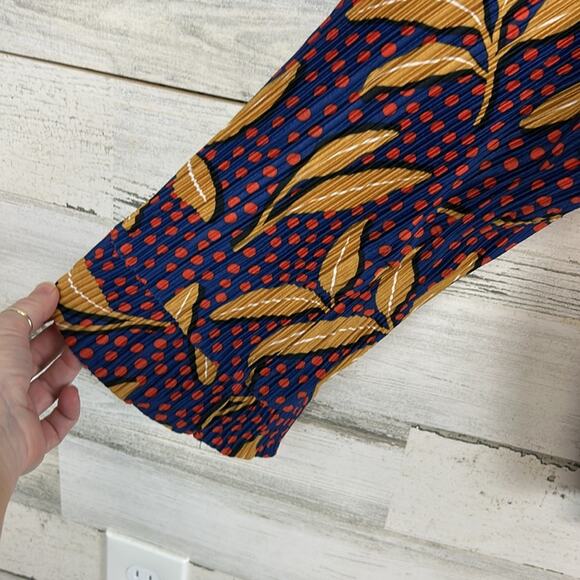 ZARA Patterned Pleated Flowy Blouse Top Shirt Women's Size Small Pleated - Picture 2 of 6